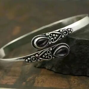 Antique Silver color Black Stone Cuff Bracelet Vintage Style